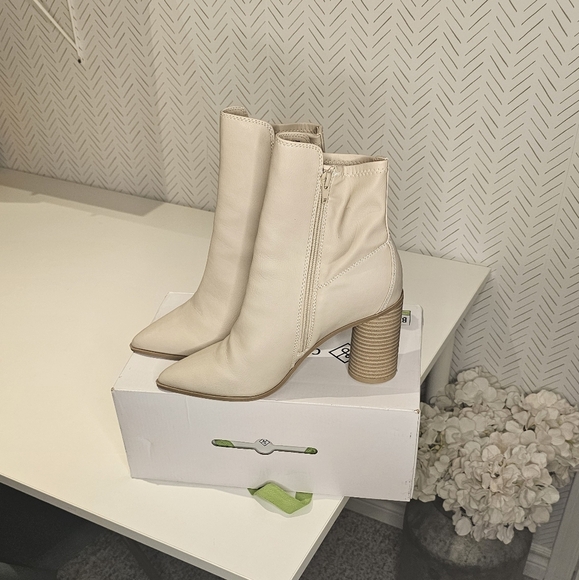 Elegant Cream Ankle Boots - Picture 1 of 2